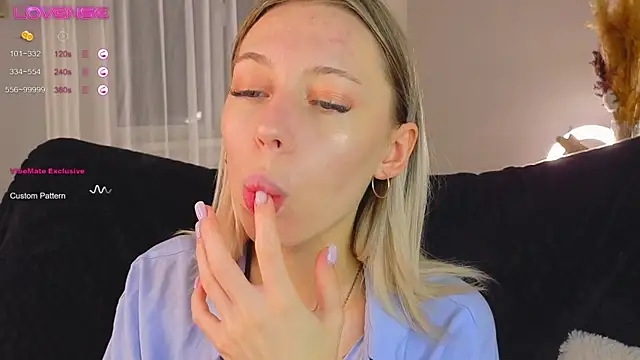 NyxaThorn online show from 10.28.25