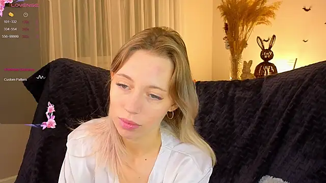 NyxaThorn online show from 11.04.25