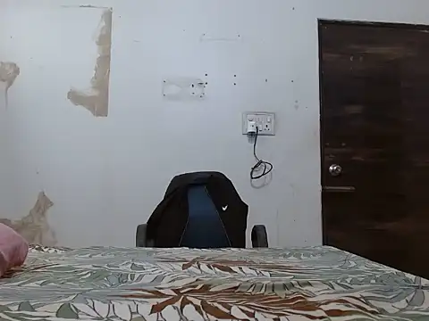 Snapshot of soya_queen chatting on 10.19.25 soya queen online show from 10.19.25