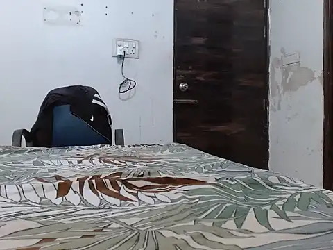 Snapshot of soya_queen chatting on 10.23.25 soya queen online show from 10.23.25