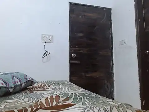 Snapshot of soya_queen chatting on 11.07.25 soya queen online show from 11.07.25