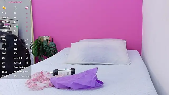 Snapshot of Daddyfavouritegirl chatting on 09.25.25 Daddyfavouritegirl online show from 09.25.25