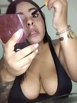 Snapshot of Luciana_r chatting on 10.14.25 Luciana r online show from 10.14.25