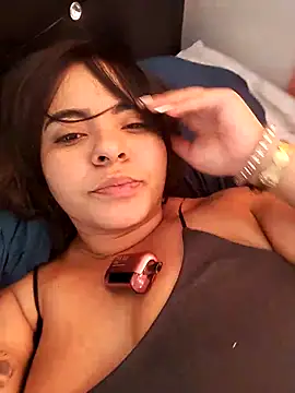 Snapshot of Luciana_r chatting on 10.16.25 Luciana r online show from 10.16.25