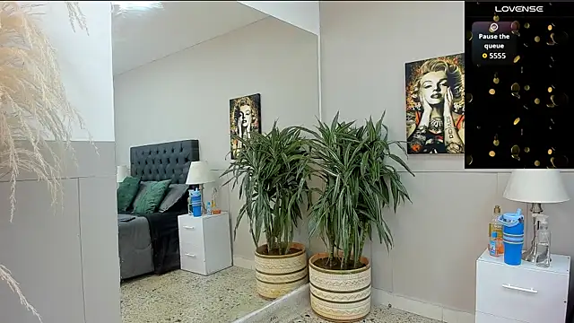 Snapshot of emilio_brandon chatting on 10.22.25 emilio brandon online show from 10.22.25