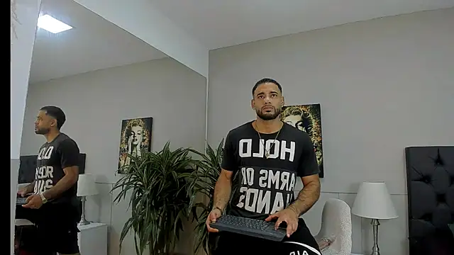 Snapshot of emilio_brandon chatting on 10.25.25 emilio brandon online show from 10.25.25