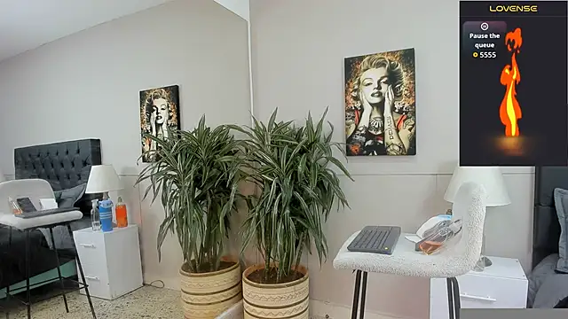 Snapshot of emilio_brandon chatting on 10.30.25 emilio brandon online show from 10.30.25