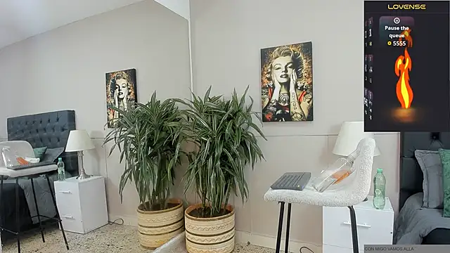 Snapshot of emilio_brandon chatting on 10.31.25 emilio brandon online show from 10.31.25