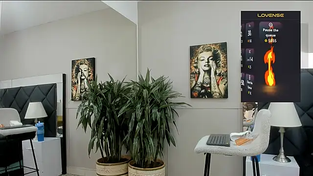 Snapshot of emilio_brandon chatting on 11.11.25 emilio brandon online show from 11.11.25