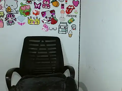 Luciasmith09 online show from 10.06.25