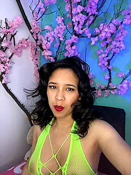 Snapshot of Esmeraldagh_ chatting on 10.03.25 Esmeraldagh online show from 10.03.25