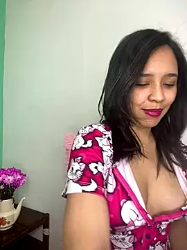 Snapshot of Esmeraldagh_ chatting on 10.08.25 Esmeraldagh online show from 10.08.25