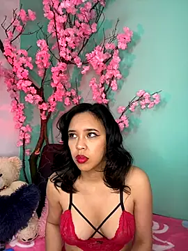 Snapshot of Esmeraldagh_ chatting on 10.10.25 Esmeraldagh online show from 10.10.25