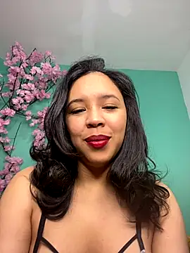 Snapshot of Esmeraldagh_ chatting on 11.10.25 Esmeraldagh online show from 11.10.25