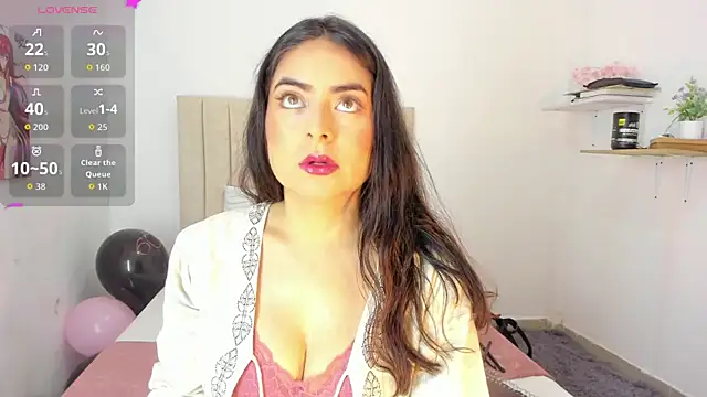 Snapshot of sashaa_petit chatting on 09.10.25 sashaa petit online show from 09.10.25