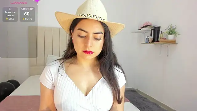 Snapshot of sashaa_petit chatting on 09.15.25 sashaa petit online show from 09.15.25