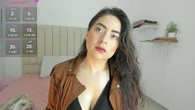 Snapshot of sashaa_petit chatting on 09.20.25 sashaa petit online show from 09.20.25