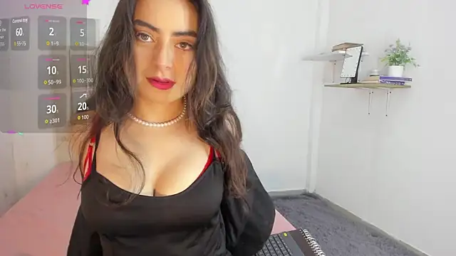 Snapshot of sashaa_petit chatting on 09.22.25 sashaa petit online show from 09.22.25