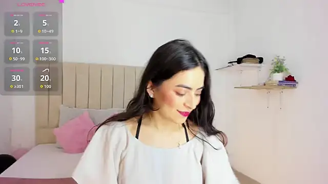 Snapshot of sashaa_petit chatting on 10.04.25 sashaa petit online show from 10.04.25