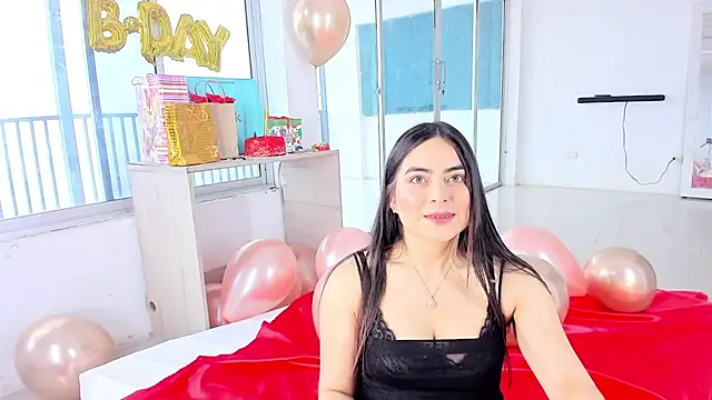 Snapshot of sashaa_petit chatting on 10.06.25 sashaa petit online show from 10.06.25