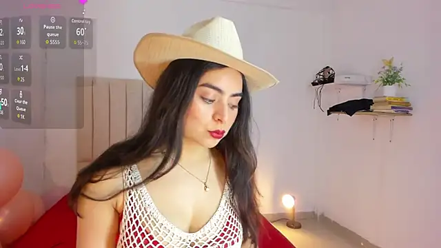 Snapshot of sashaa_petit chatting on 10.17.25 sashaa petit online show from 10.17.25