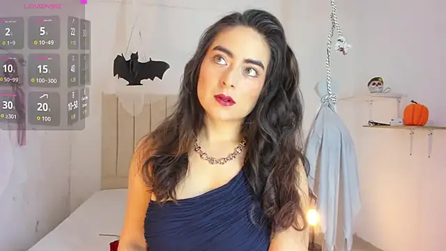 Snapshot of sashaa_petit chatting on 10.18.25 sashaa petit online show from 10.18.25