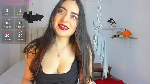 Snapshot of sashaa_petit chatting on 10.21.25 sashaa petit online show from 10.21.25