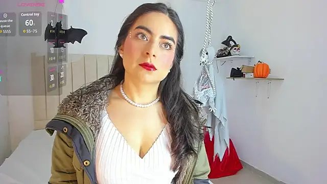 Snapshot of sashaa_petit chatting on 10.22.25 sashaa petit online show from 10.22.25