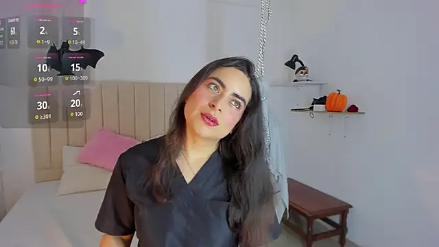 Snapshot of sashaa_petit chatting on 10.27.25 sashaa petit online show from 10.27.25