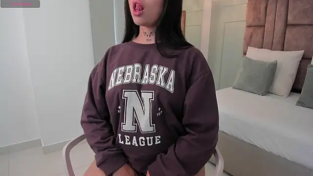 hannah miltonn online show from 11.06.25