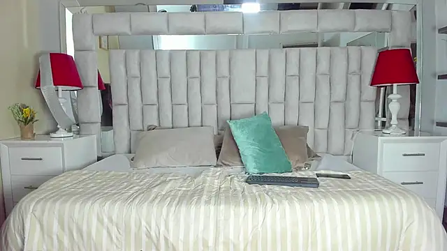 college muscle ass1 online show from 10.28.25