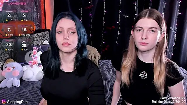 Snapshot of Threesomebabes chatting on 10.20.25 Threesomebabes online show from 10.20.25