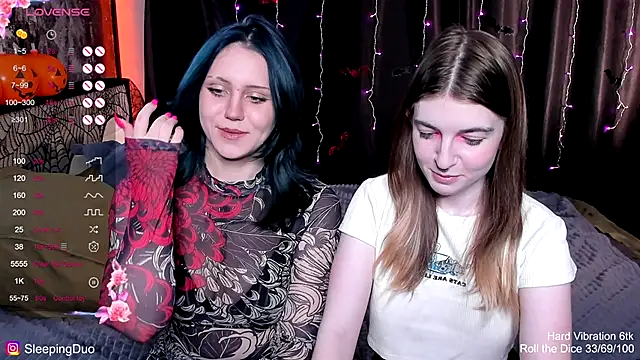 Snapshot of Threesomebabes chatting on 10.22.25 Threesomebabes online show from 10.22.25