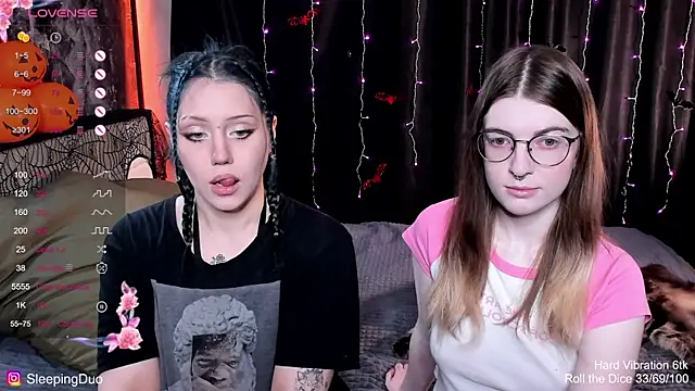 Snapshot of Threesomebabes chatting on 10.24.25 Threesomebabes online show from 10.24.25