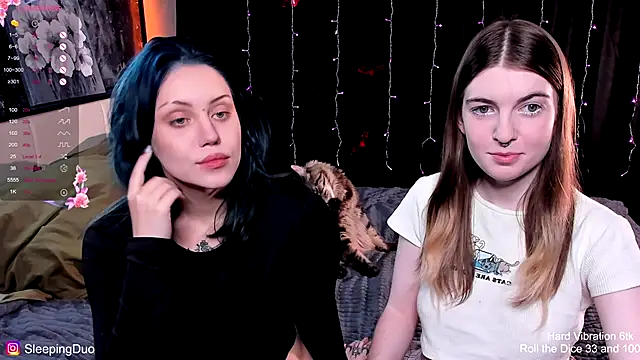 Snapshot of Threesomebabes chatting on 11.03.25 Threesomebabes online show from 11.03.25