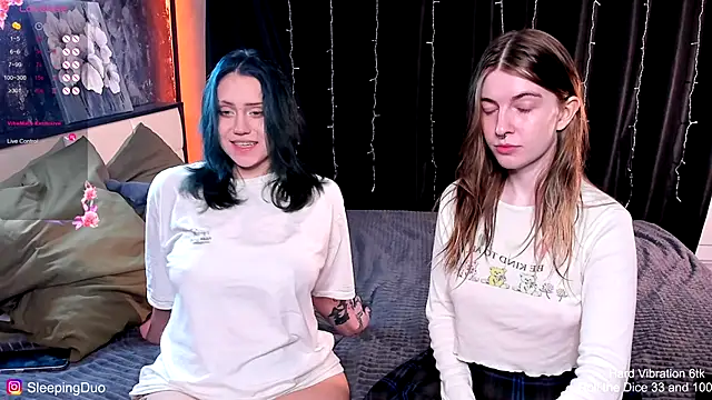 Snapshot of Threesomebabes chatting on 11.13.25 Threesomebabes online show from 11.13.25