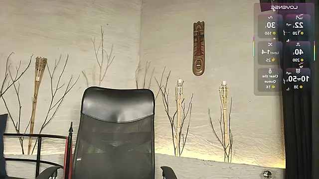 Snapshot of MarcusRain_ chatting on 10.21.25 MarcusRain online show from 10.21.25