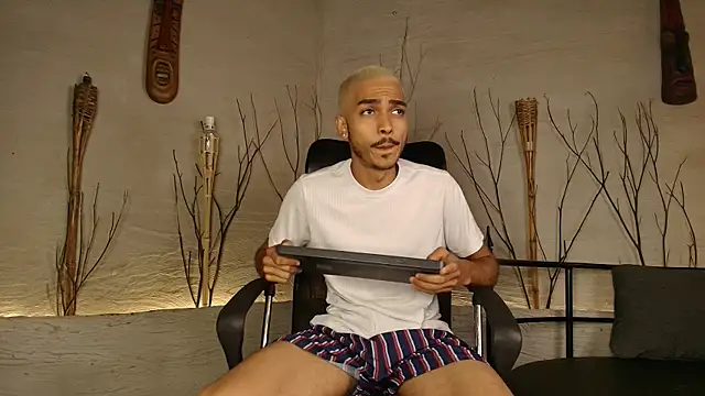 Snapshot of MarcusRain_ chatting on 10.31.25 MarcusRain online show from 10.31.25