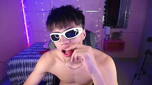 Justin gray  online show from 10.10.25