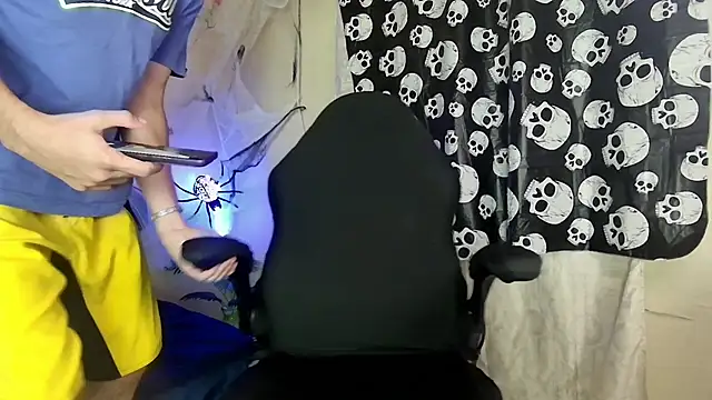 Snapshot of 2006_tgn chatting on 10.20.25 2006 tgn online show from 10.20.25