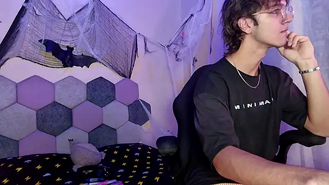 Snapshot of 2006_tgn chatting on 11.03.25 2006 tgn online show from 11.03.25