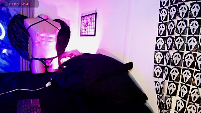 Snapshot of Valkiria_09 chatting on 10.24.25 Valkiria 09 online show from 10.24.25