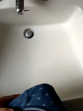 Snapshot of Empi19cm chatting on 10.10.25 Empi19cm online show from 10.10.25