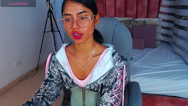 Milaa Star  online show from 10.02.25