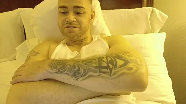 Snapshot of Dallasbest214 chatting on 11.30.25 Dallasbest214 online show from 11.30.25