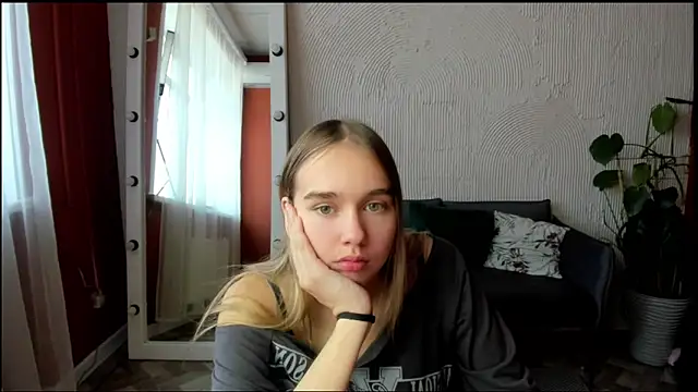 Snapshot of Vel1ka chatting on 10.07.25 Vel1ka online show from 10.07.25