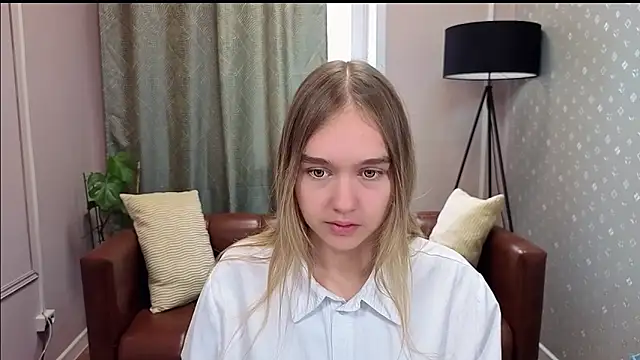 Snapshot of Vel1ka chatting on 10.21.25 Vel1ka online show from 10.21.25