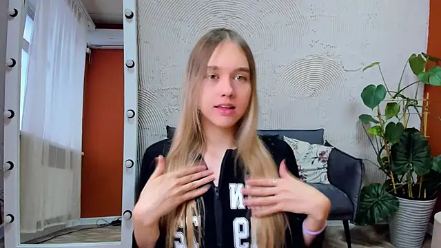 Snapshot of Vel1ka chatting on 10.25.25 Vel1ka online show from 10.25.25