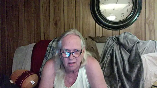 Snapshot of OldLadySara chatting on 07.13.26 OldLadySara online show from 07.13.26