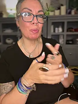 Snapshot of dieseldame1313 chatting on 02.05.26 dieseldame1313 online show from 02.05.26